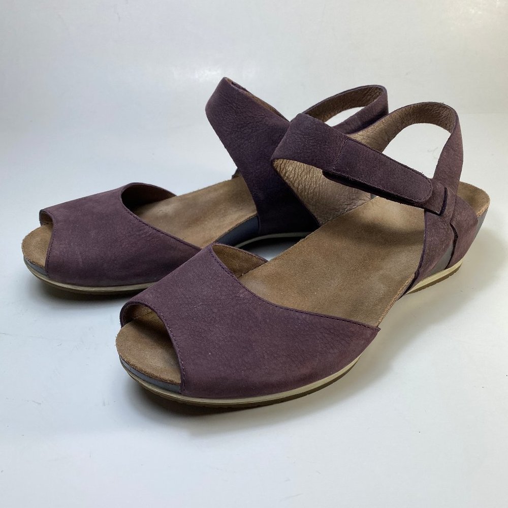 Dansko Plum Leather Vera Flat Sandal 39 Sz 8.5-9